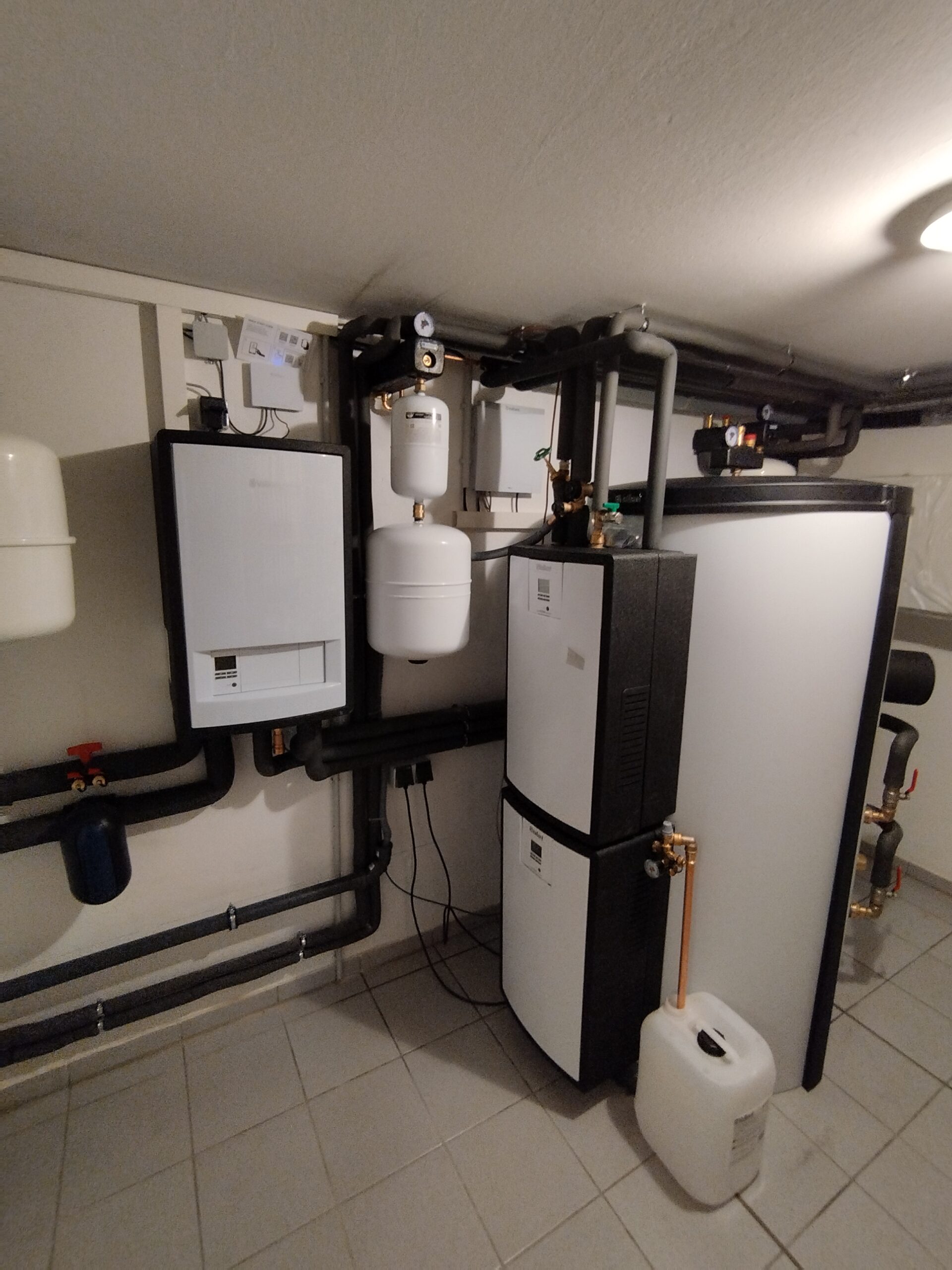 Praxisbild zur technischen Beratung im Bereich Wärmepumpe und Gebäudetechnik